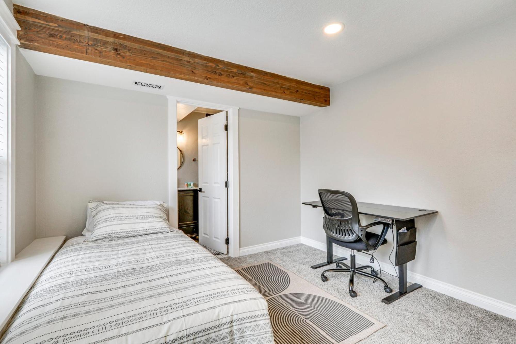 Vacation Near Parks And Downtown! Holiday home