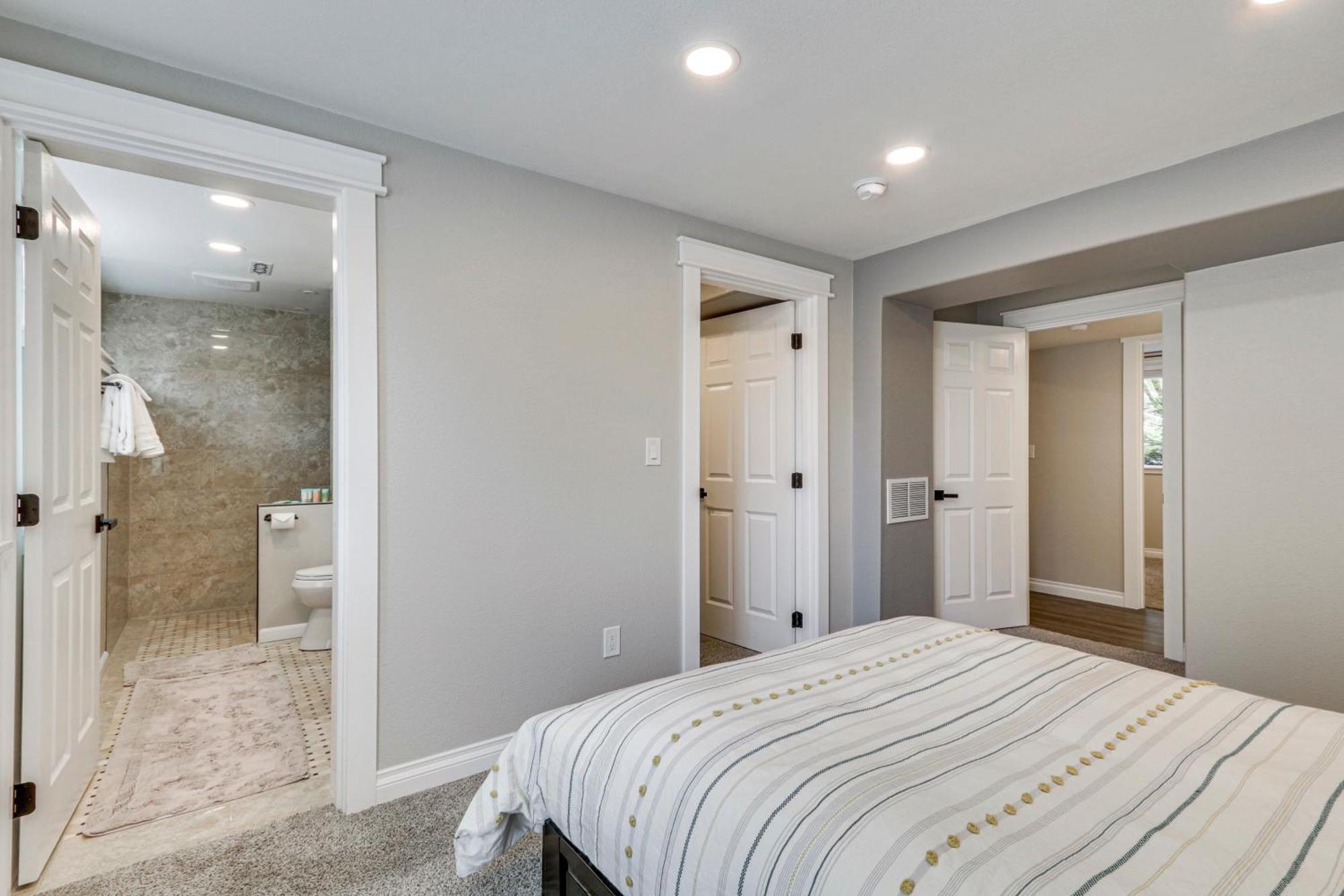 Holiday home Vacation Near Parks And Downtown!