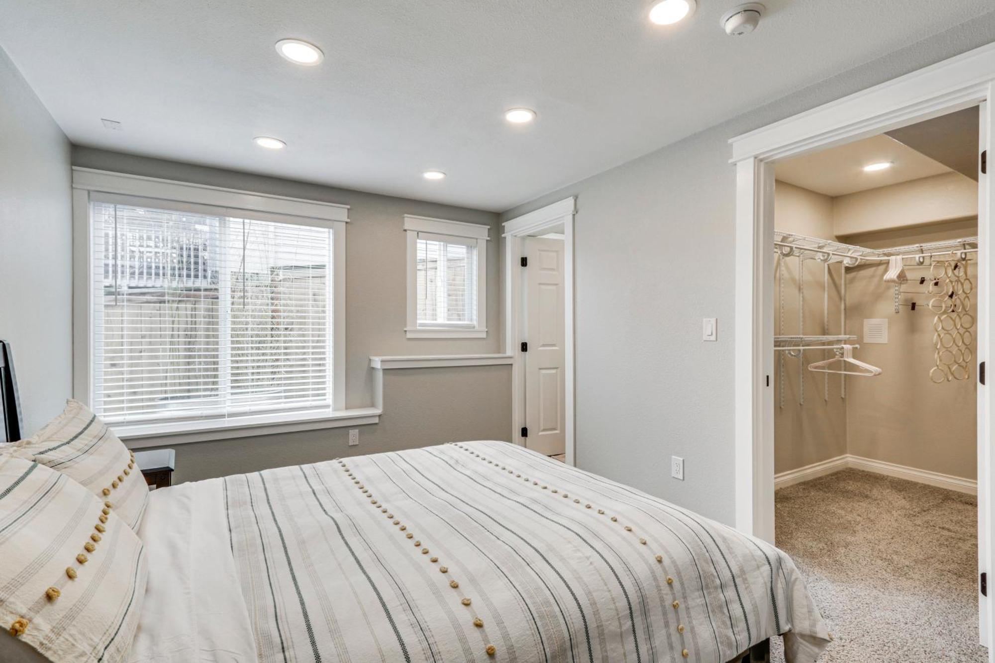 Holiday home Vacation Near Parks And Downtown!