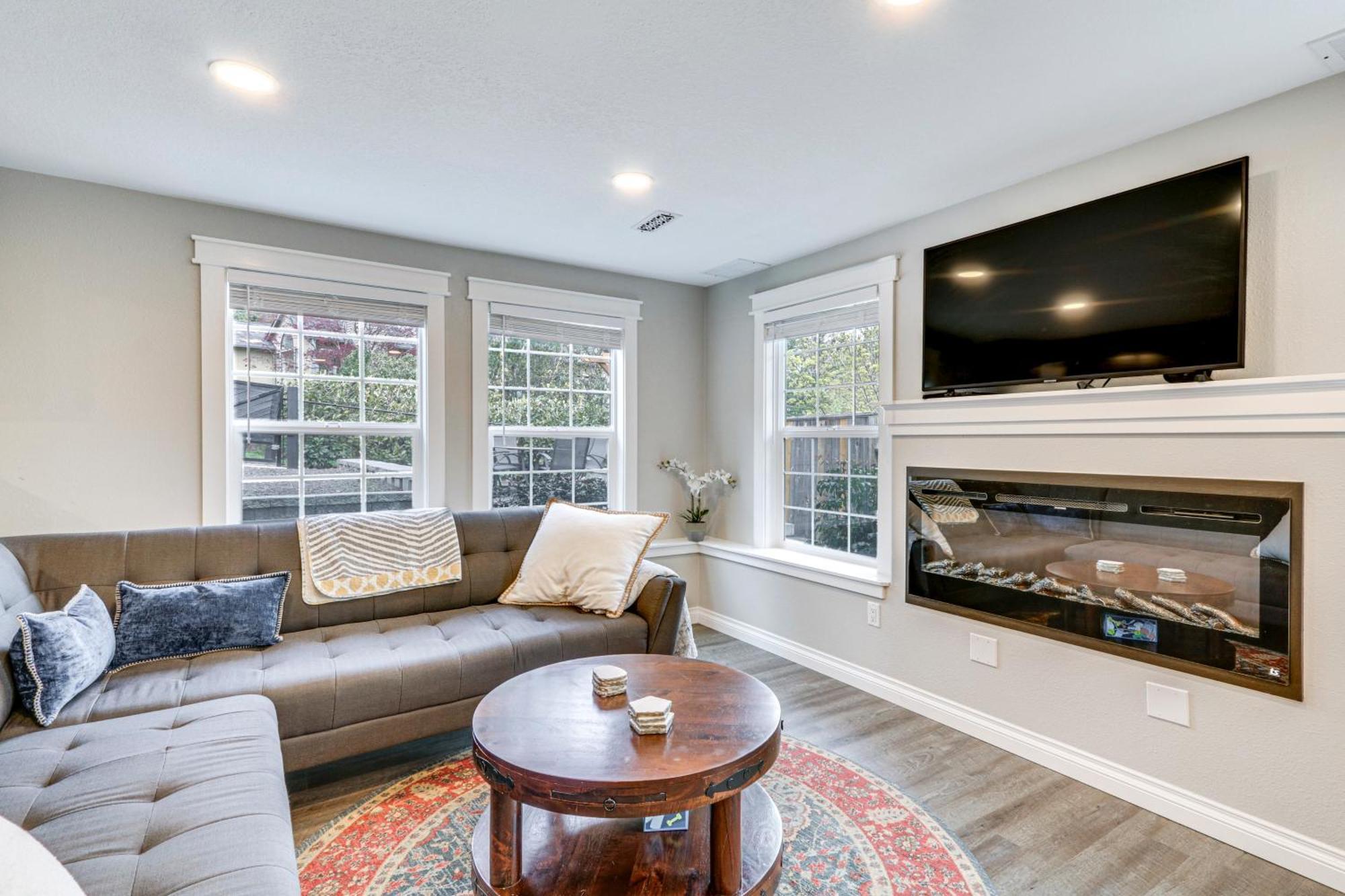 Holiday home Vacation Near Parks And Downtown!